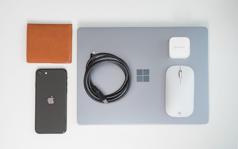 【In My Bag】Surface Laptop Go とマウスと財布と iPhone とアダプター