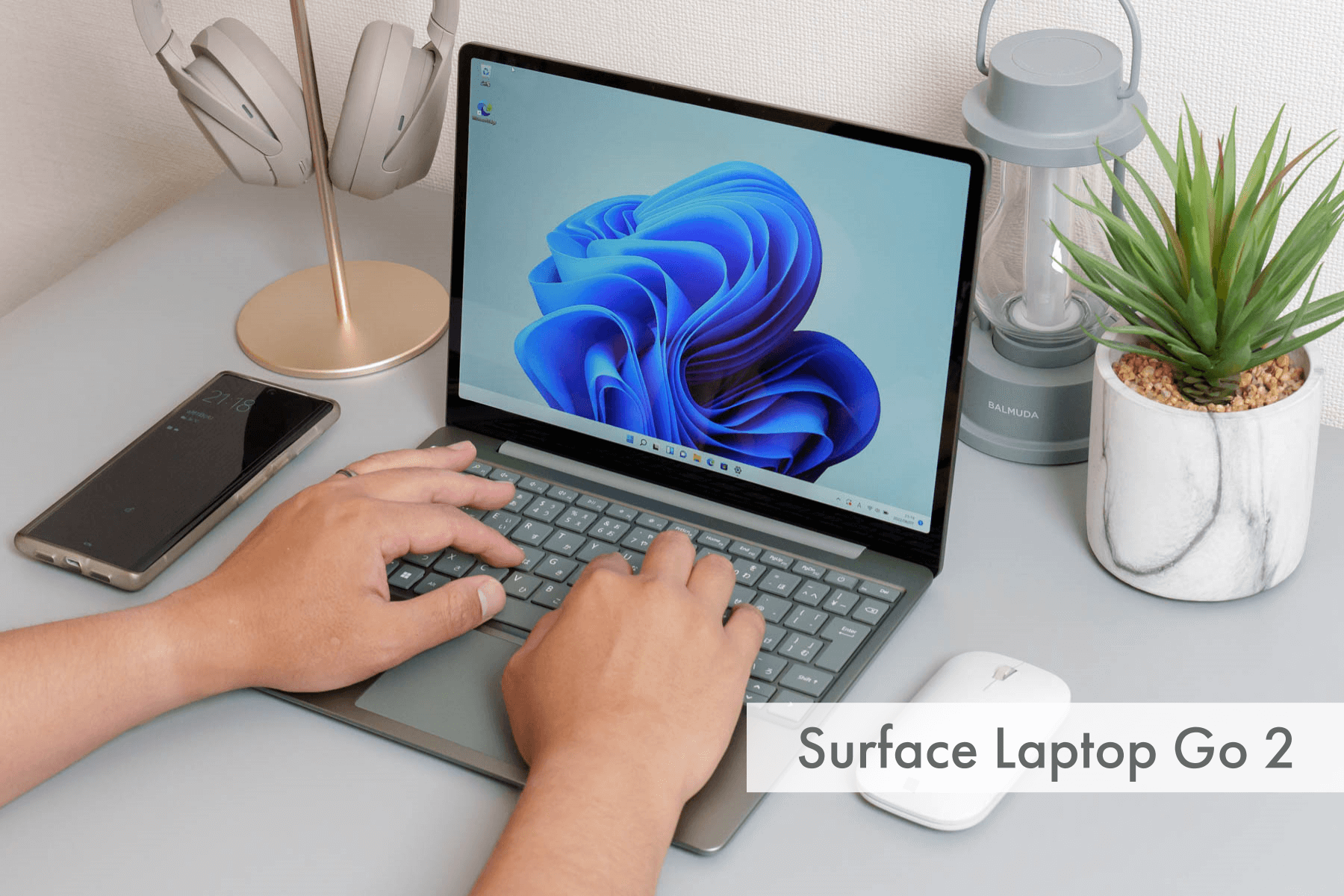 Microsoft Surface Laptop Go 2 タイピングする様子