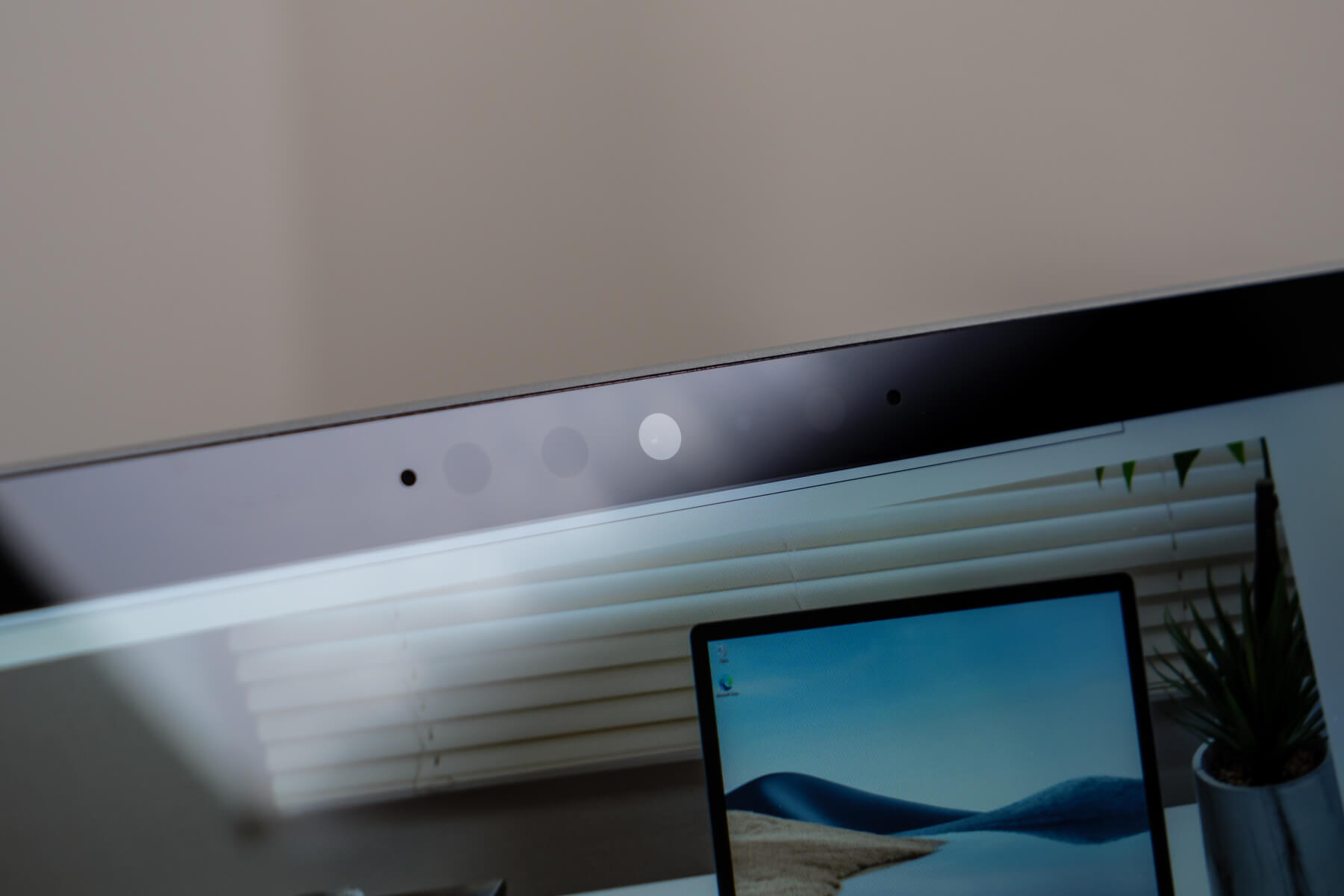 Surface Go 3 顔認証カメラ