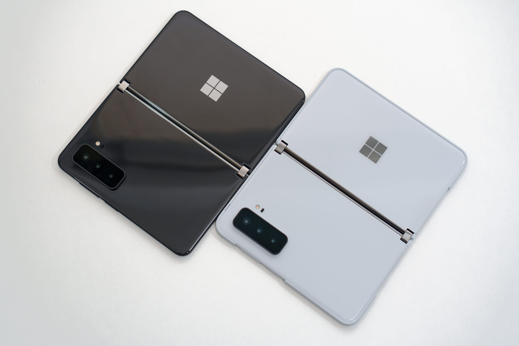 Surface Duo 2 ブラック・ホワイト