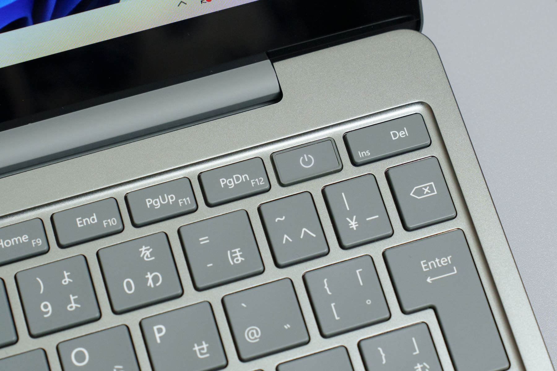 Surface Laptop Go 2 の指紋認証リーダーを兼ねた電源ボタン