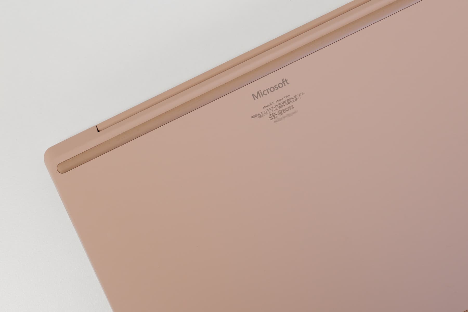 Surface Laptop Go 3 の背面ポリカーボネート複合樹脂