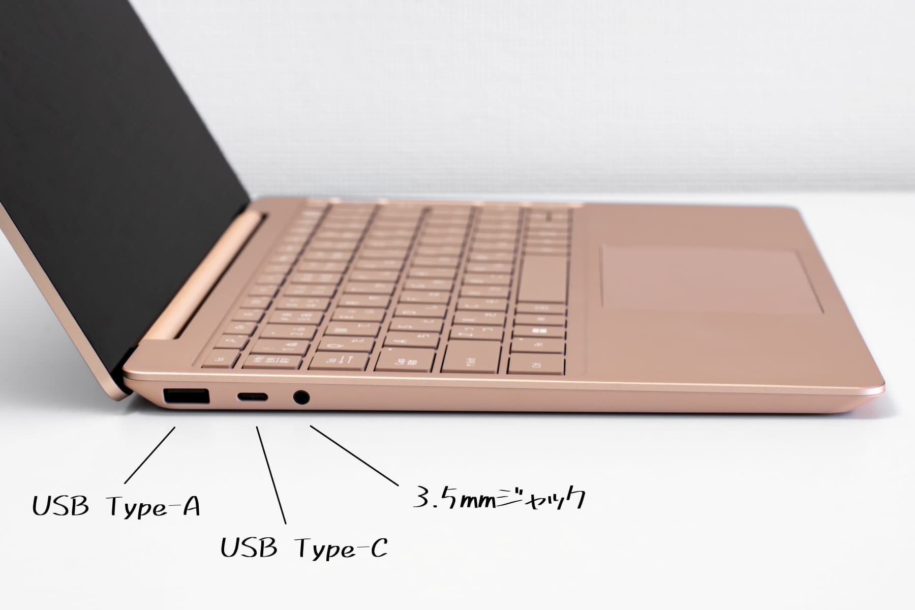 Surface Laptop Go 3 左側面の端子