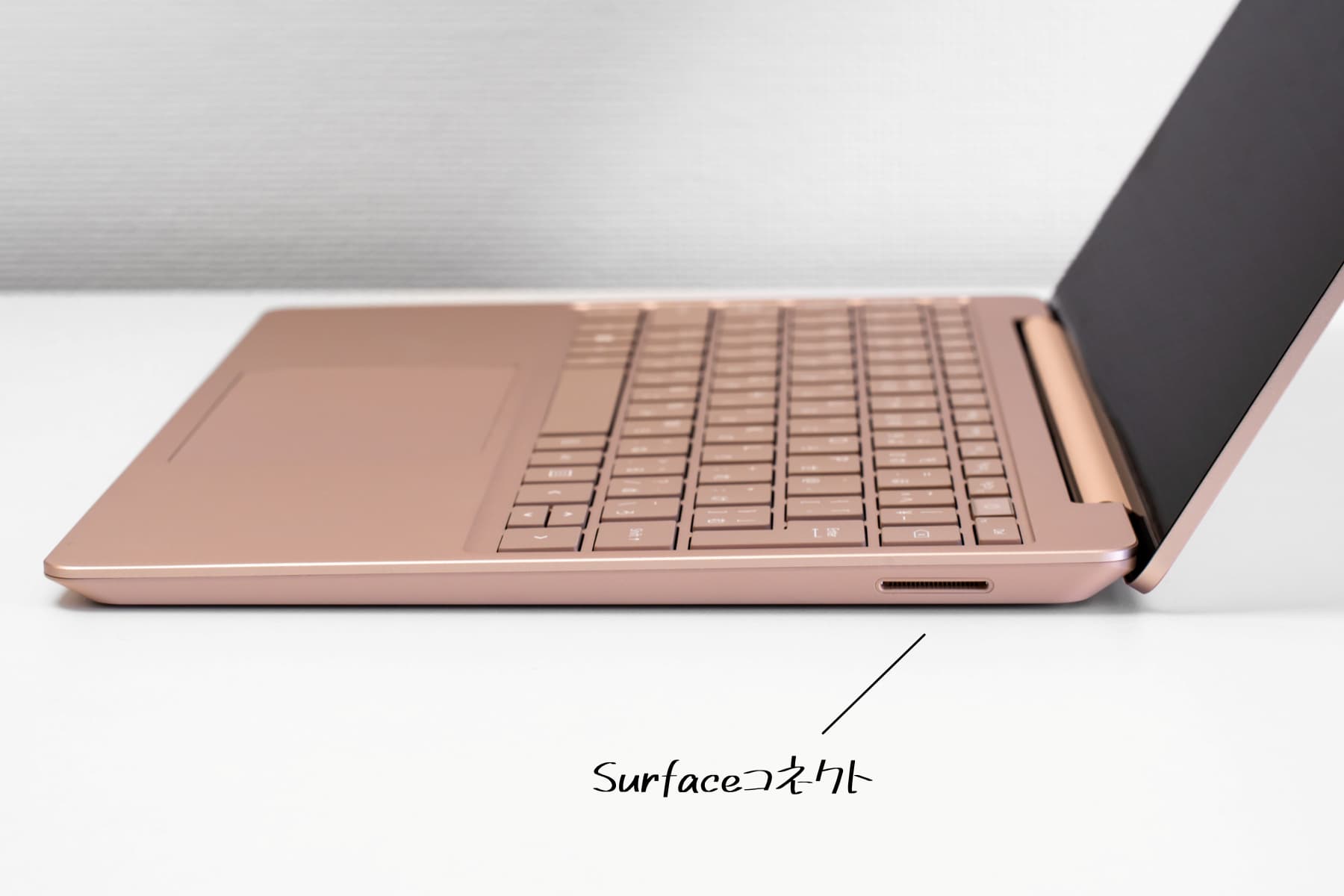 Surface Laptop Go 3 右側面の端子