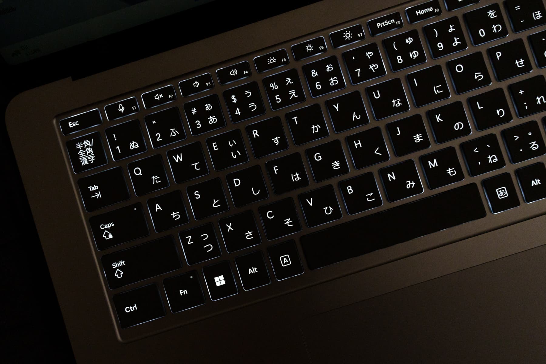 Surface Laptop Studio 2 キーボードのバックライト